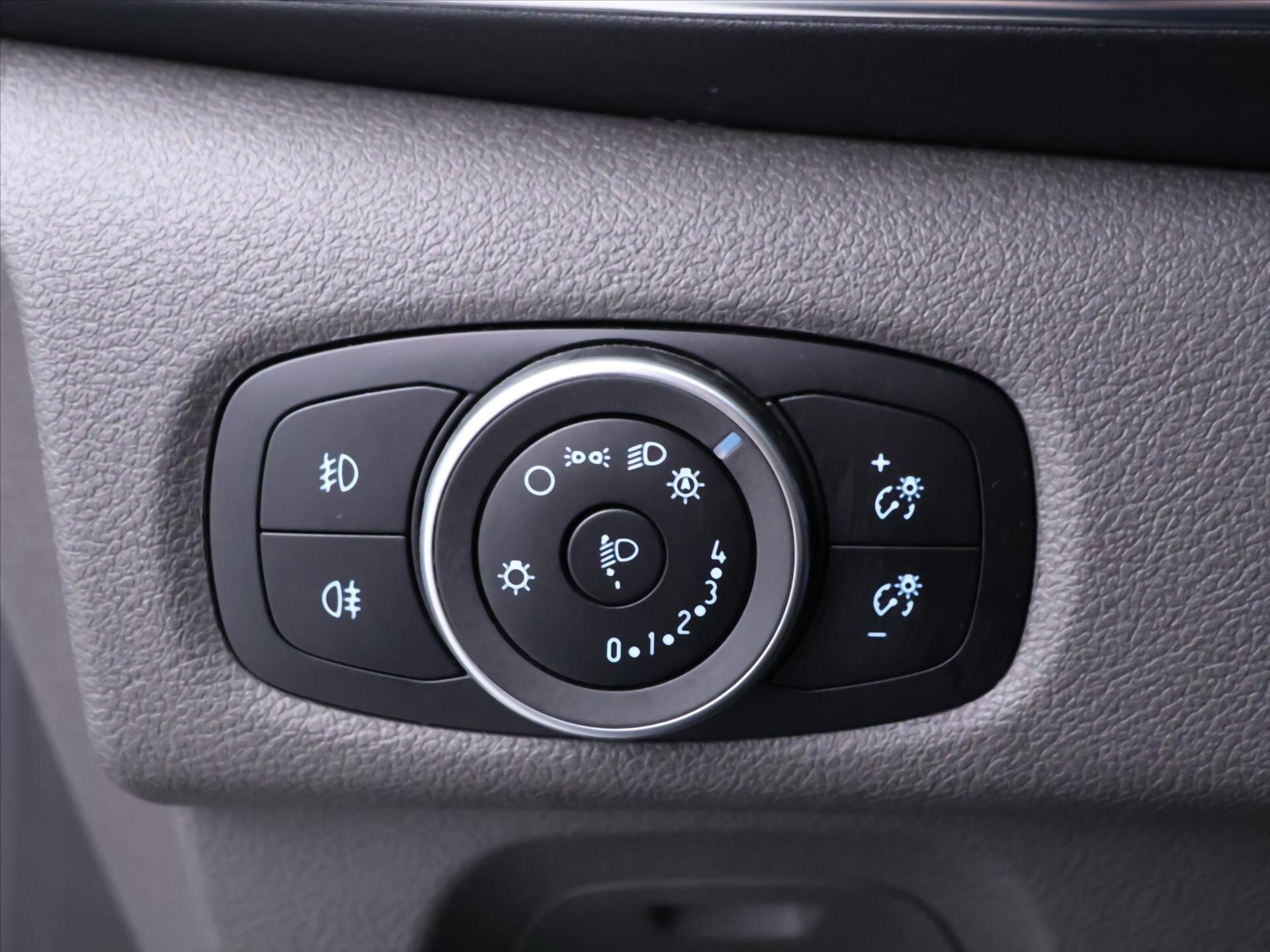 Ford Tourneo Custom Kombi 2,0 l 95 kw