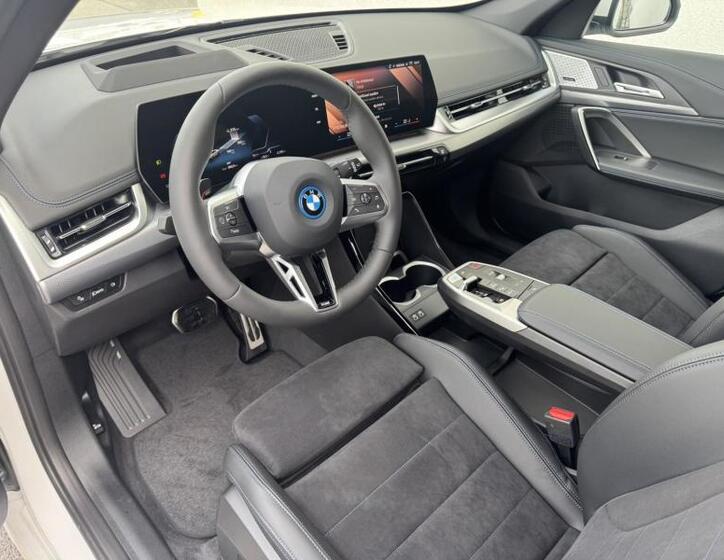 BMW iX1 4