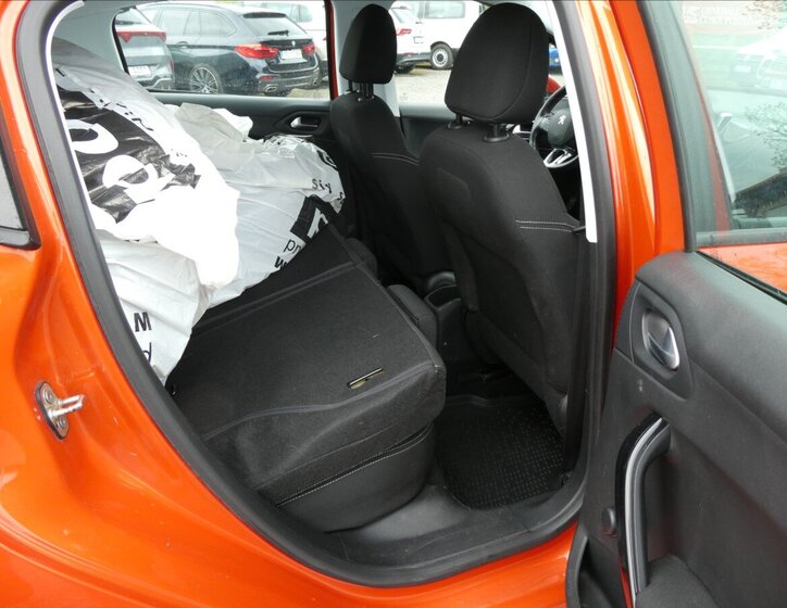 Peugeot 208 Hatchback 1,2 l 61 kw