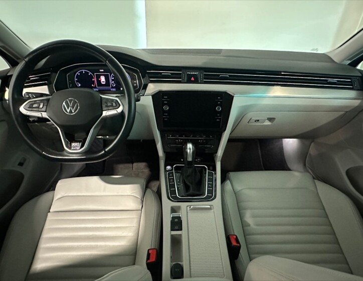 Volkswagen Passat 9