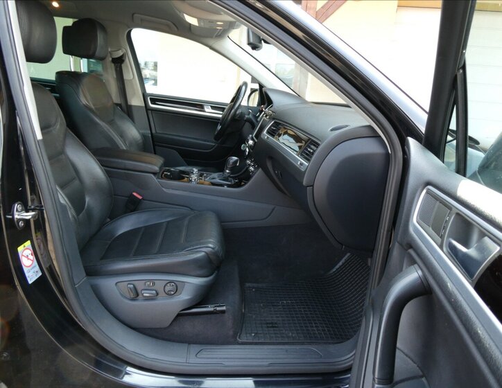 Volkswagen Touareg SUV / Terénní 3,0 l 180 kw