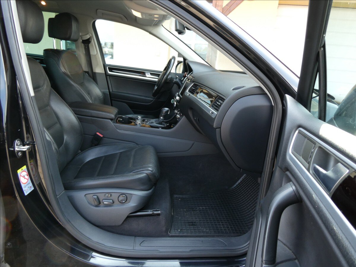 Volkswagen Touareg SUV / Terénní 3,0 l 180 kw