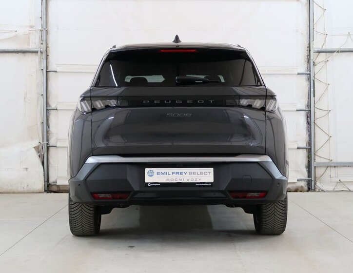 Peugeot 5008 SUV 1,2 l 100 kw