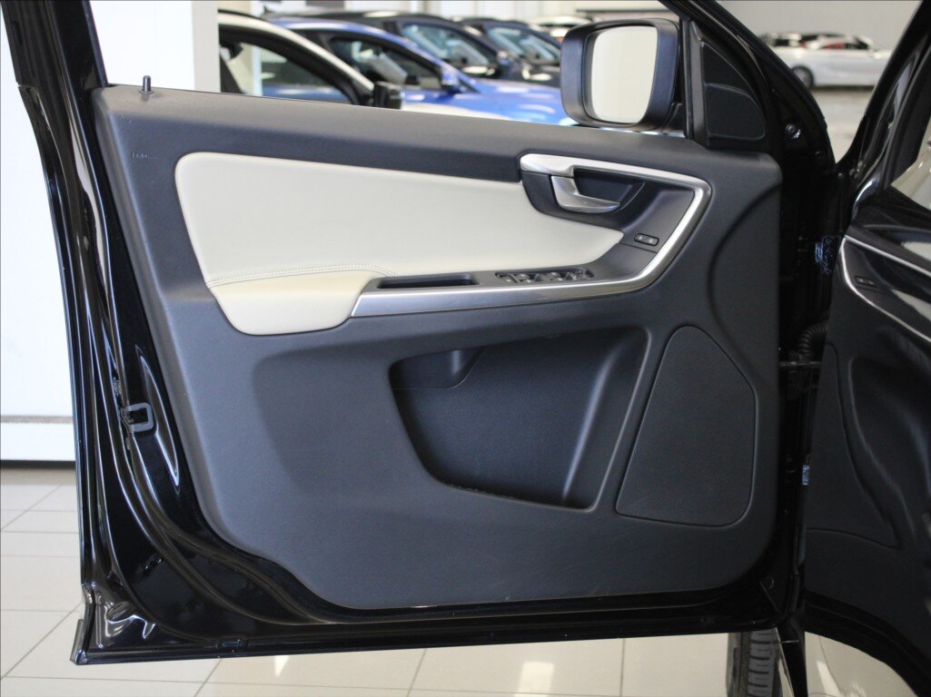 Volvo XC60 SUV / Terénní 2,0 l 140 kw