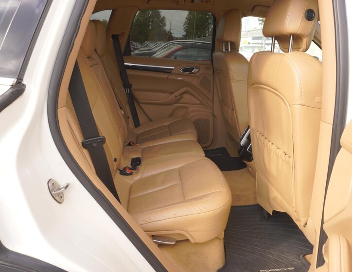 Porsche Cayenne SUV 3,0 l 176 kw