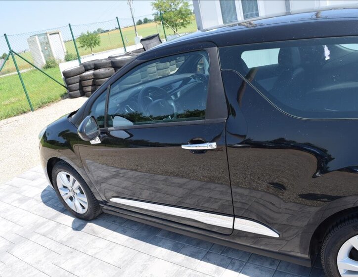Citroën DS3 Hatchback 1,2 l 60 kw