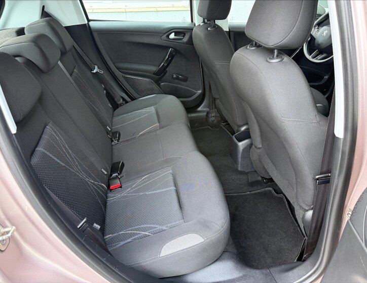 Peugeot 208 Hatchback 1,4 l 70 kw
