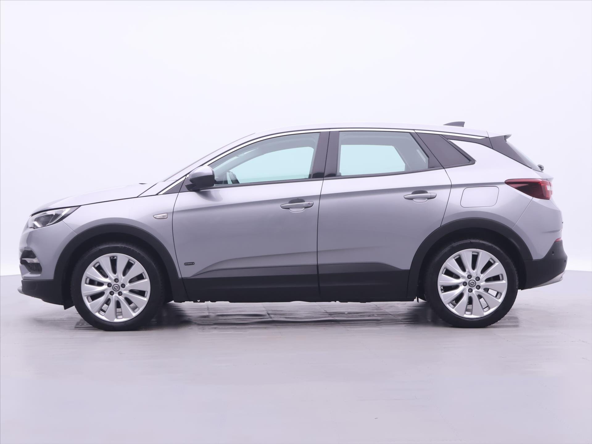 Opel Grandland X SUV / Terénní 1,6 l 147 kw