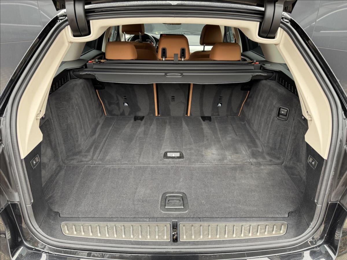 BMW Řada 5 Kombi 3,0 l 210 kw