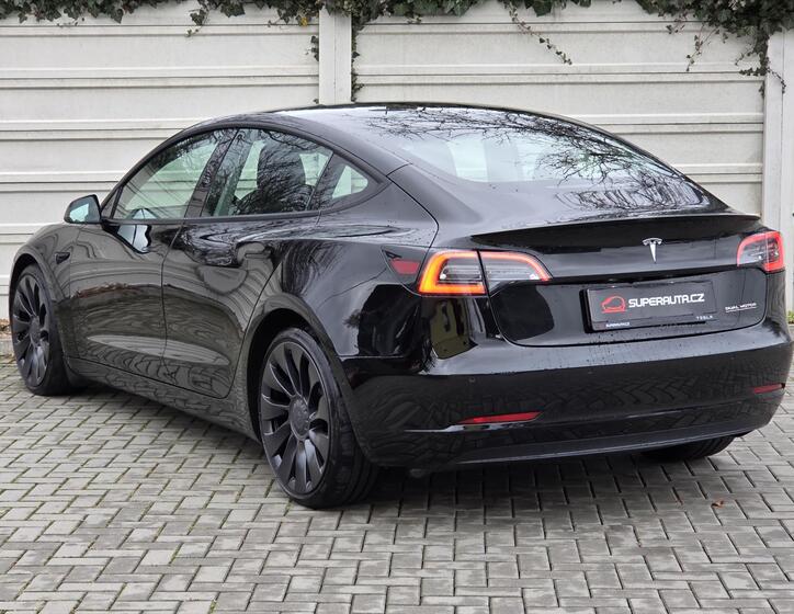 Tesla Model 3 4