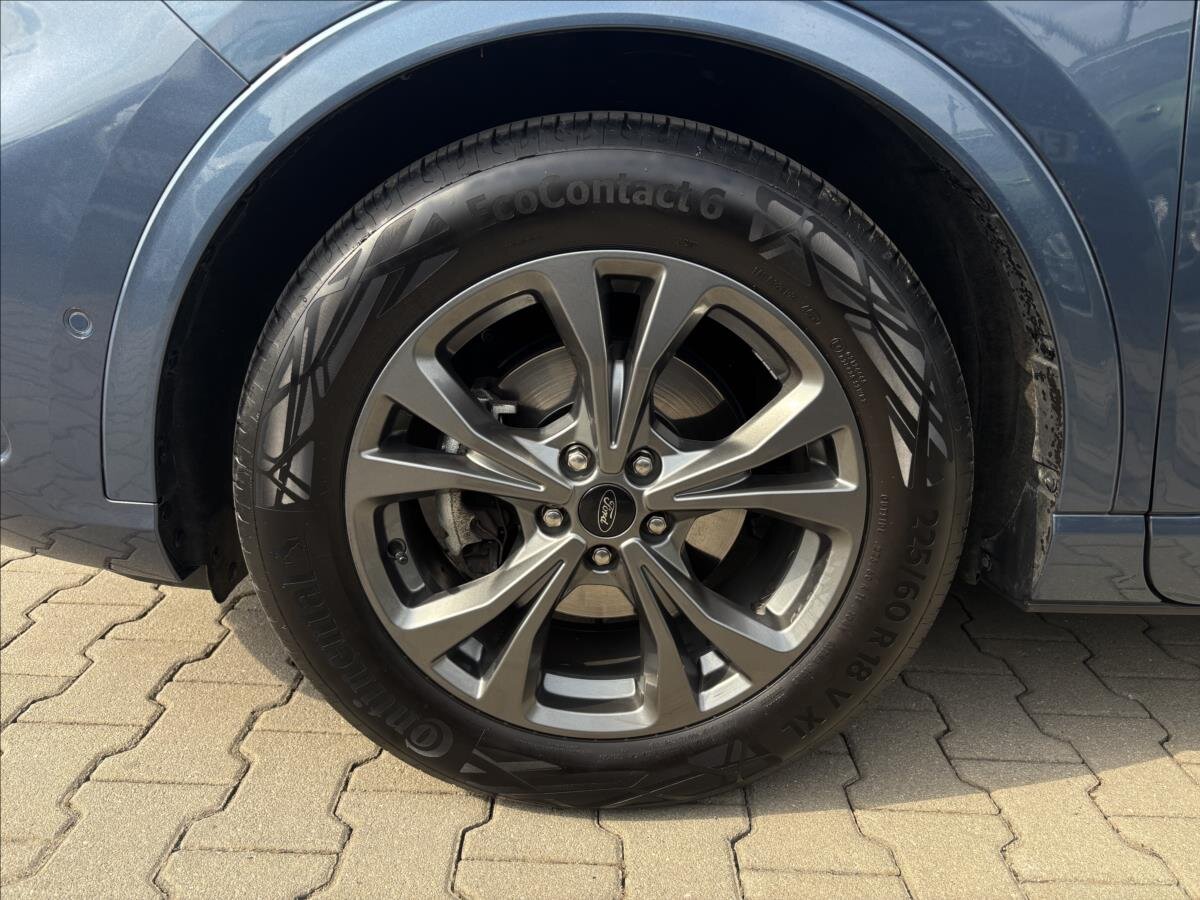 Ford Kuga SUV / Terénní 1,5 l 110 kw