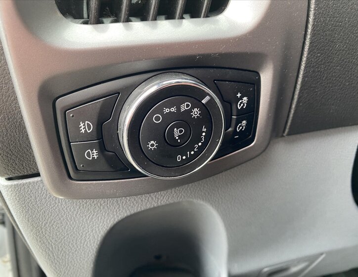 Ford Tourneo Custom MPV 2,0 l 96 kw