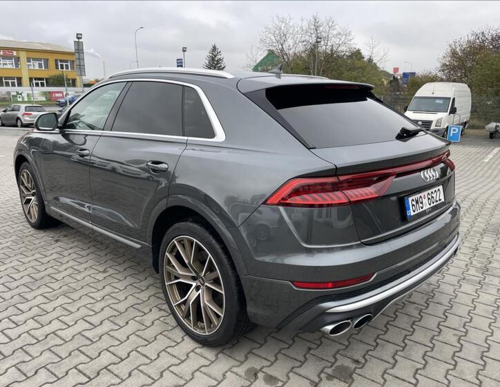 Audi SQ8 6