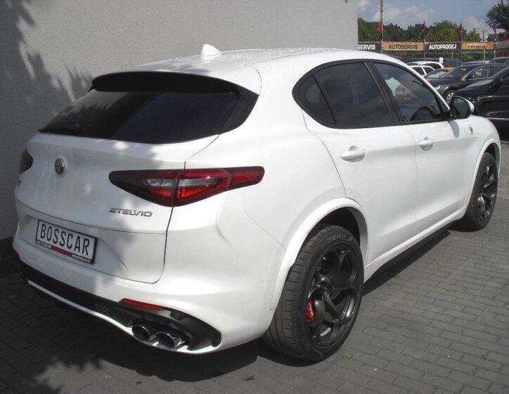 Alfa Romeo Stelvio SUV / Terénní 2,9 l 375 kw