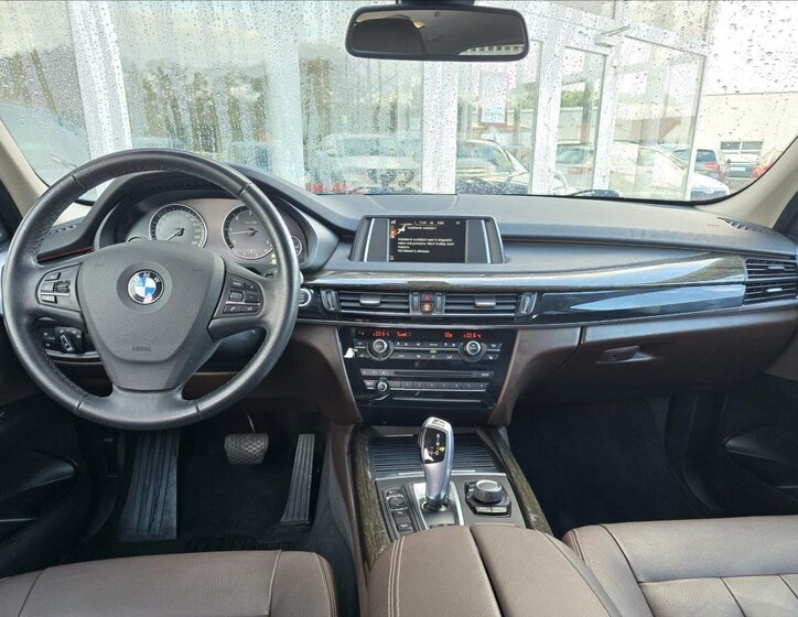 BMW X5 8