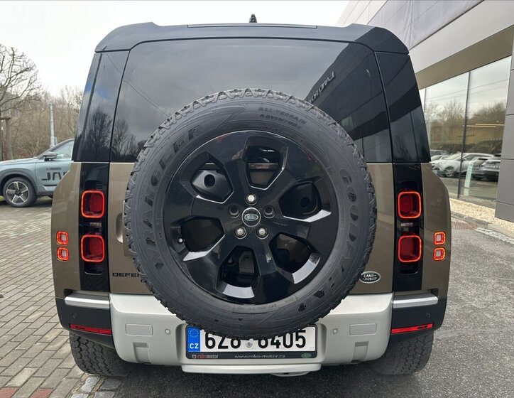 Land Rover Defender 8