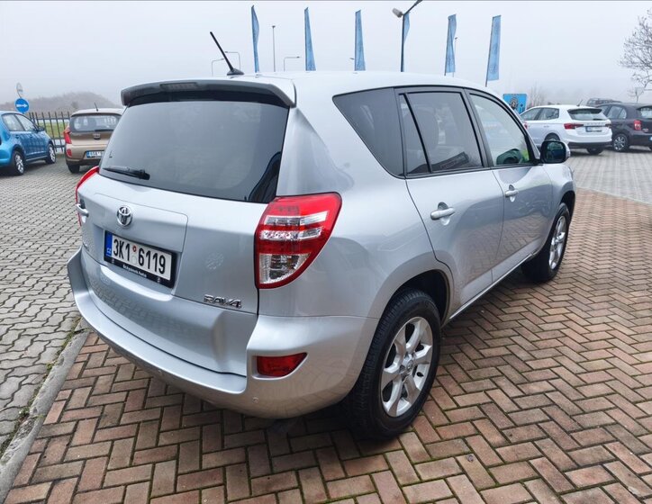 Toyota RAV4 Kombi 2,0 l 116 kw