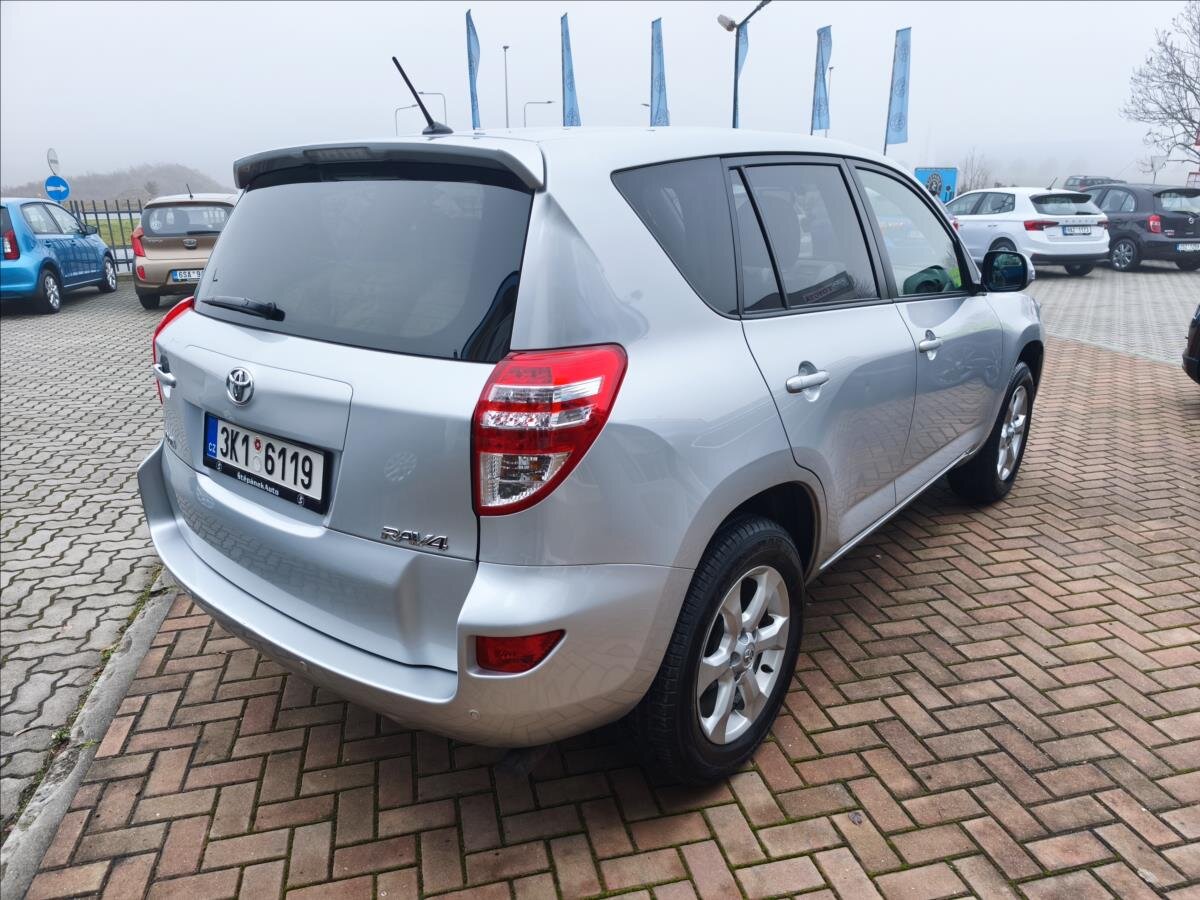 Toyota RAV4 Kombi 2,0 l 116 kw
