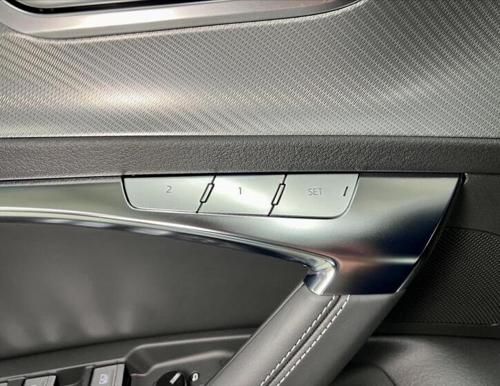 Land Rover Defender 29