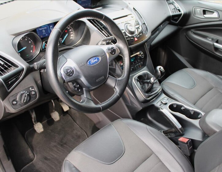 Ford Kuga SUV 1,5 l 110 kw