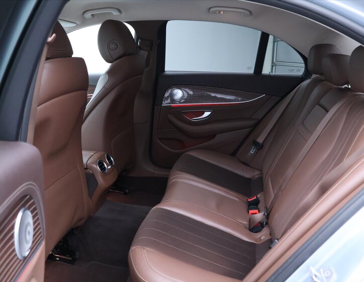 Mercedes-Benz Třídy E Sedan / Limuzína 2,0 l 135 kw