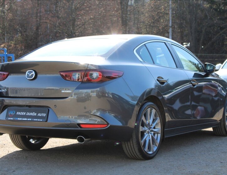 Mazda 3 Sedan / Limuzína 2,0 l 110 kw