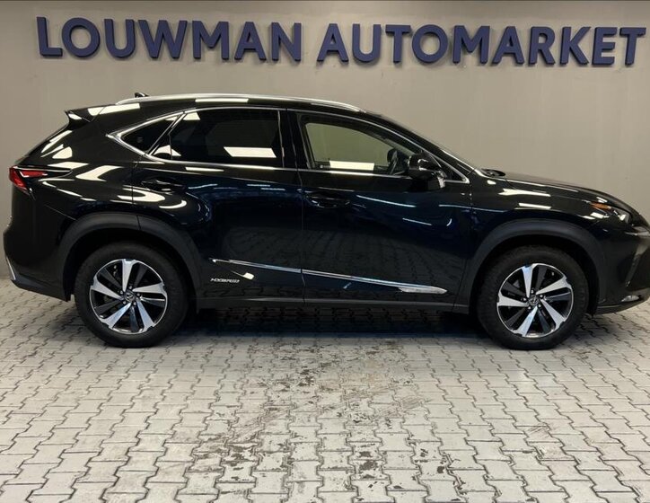 Lexus NX 300h SUV 2,5 l 145 kw