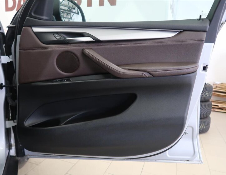 BMW X5 SUV / Terénní 2,0 l 160 kw