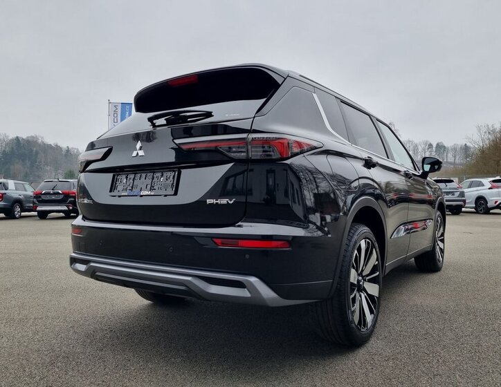 Mitsubishi Outlander SUV 2,4 l 225 kw