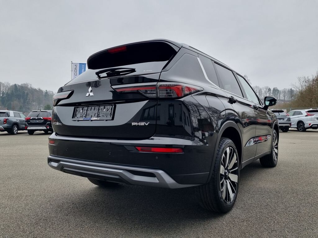 Mitsubishi Outlander SUV 2,4 l 225 kw