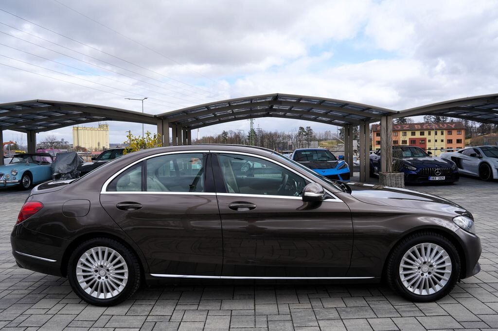Mercedes-Benz Třídy C Sedan / Limuzína 1,6 l 115 kw