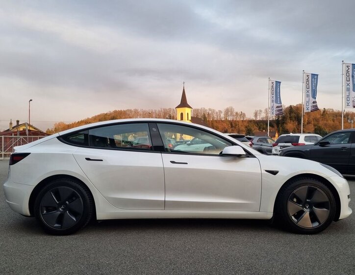 Tesla Model 3 Sedan / Limuzína 0,0 355 kw