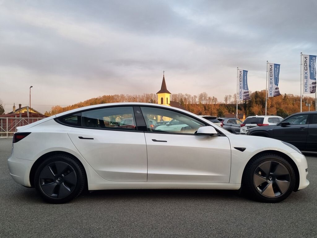 Tesla Model 3 Sedan / Limuzína 0,0 355 kw