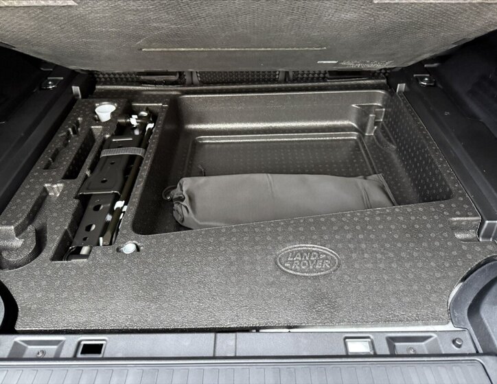 Land Rover Defender SUV 3,0 l 257 kw