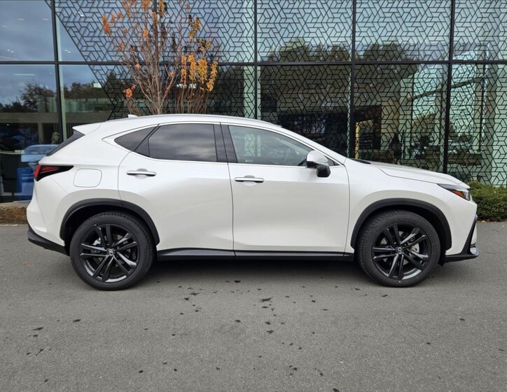 Lexus NX 450h plus SUV 2,5 l 227 kw