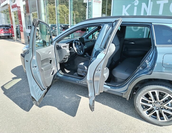 Toyota Corolla Cross 4