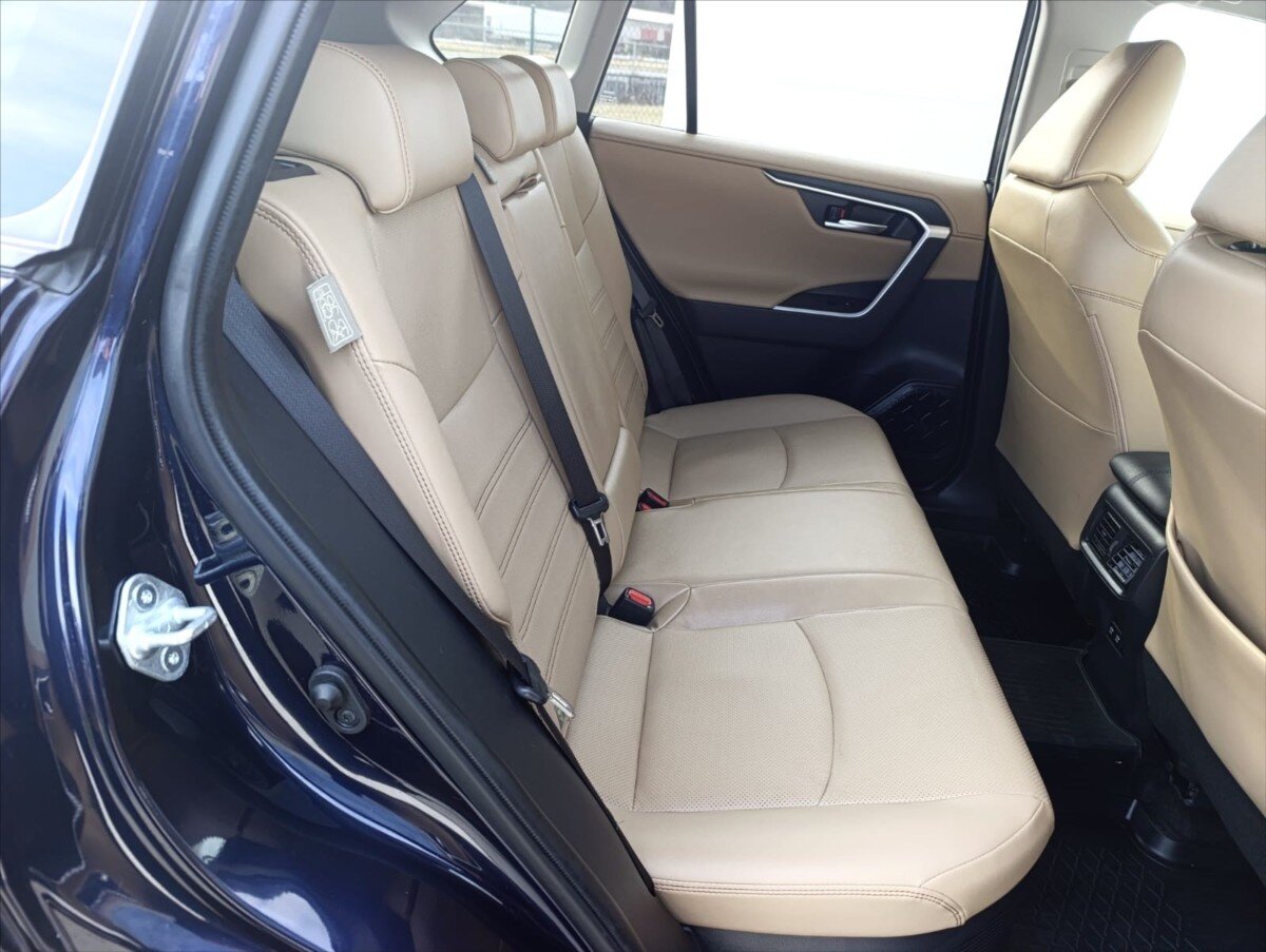 Toyota RAV4 SUV 2,5 l 131 kw