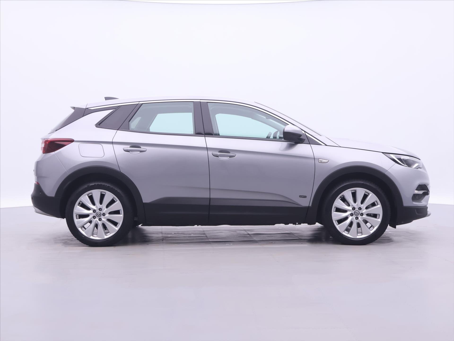 Opel Grandland X SUV / Terénní 1,6 l 147 kw