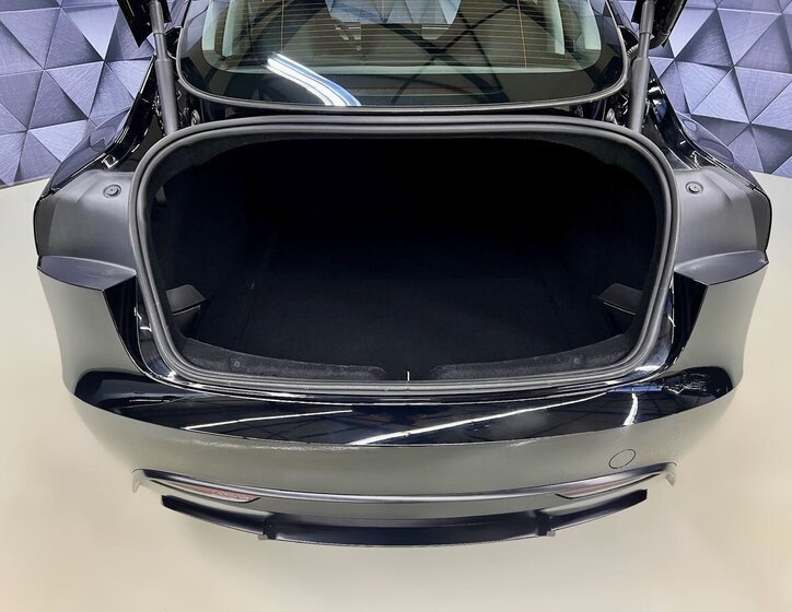 Tesla Model 3 Sedan 0,0 341 kw