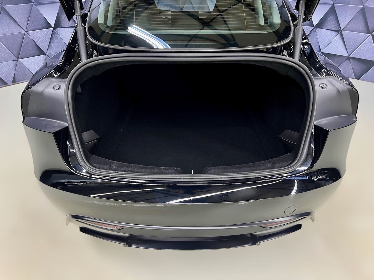 Tesla Model 3 Sedan 0,0 341 kw