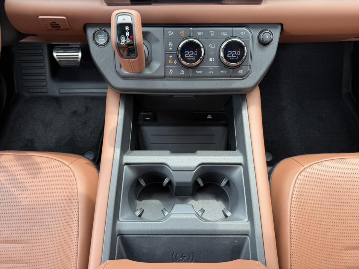 Land Rover Defender SUV 4,4 l 467 kw