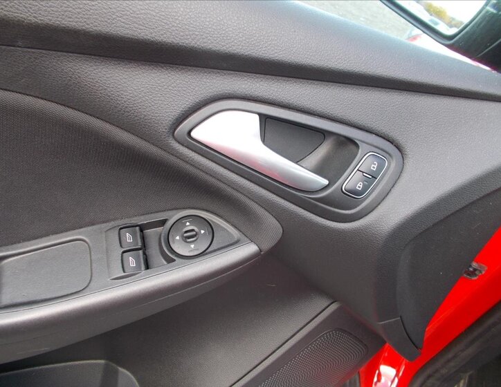 Ford Focus Kombi 999,0 74 kw