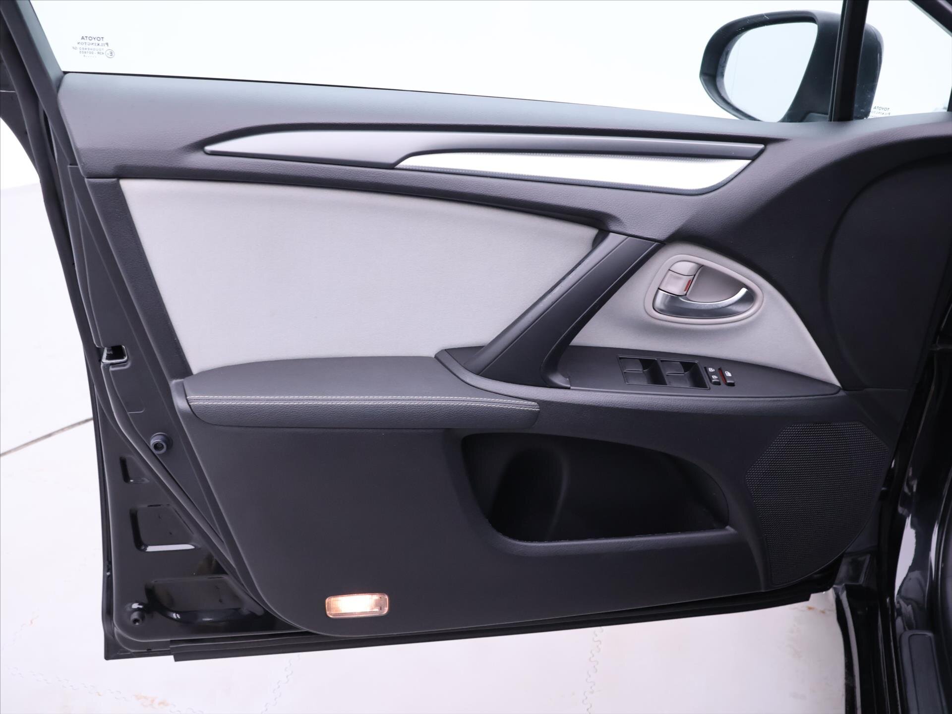 Toyota Avensis Kombi 2,0 l 105 kw