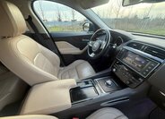 Jaguar F-Pace 13