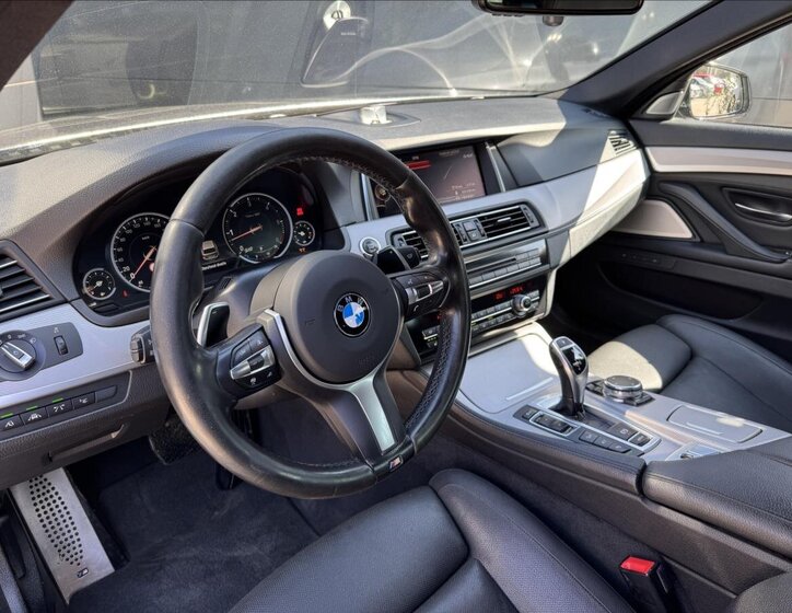 BMW Řada 5 Kombi 3,0 l 230 kw