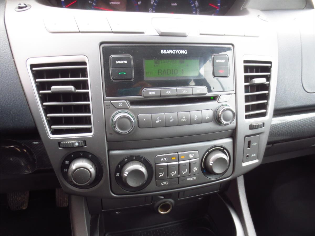 SsangYong Rodius VAN-Minibus 2,0 l 114 kw