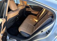 Lexus ES 300h Sedan / Limuzína 2,5 l 131 kw