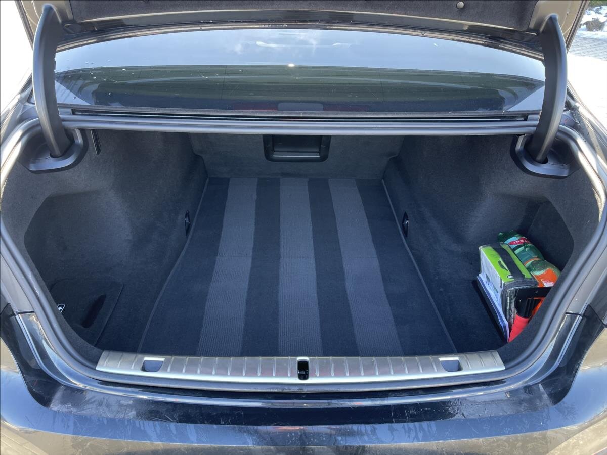 BMW Řada 7 Sedan 3,0 l 210 kw