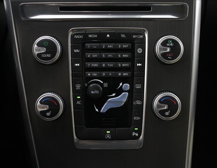 Volvo XC60 SUV / Terénní 2,0 l 140 kw