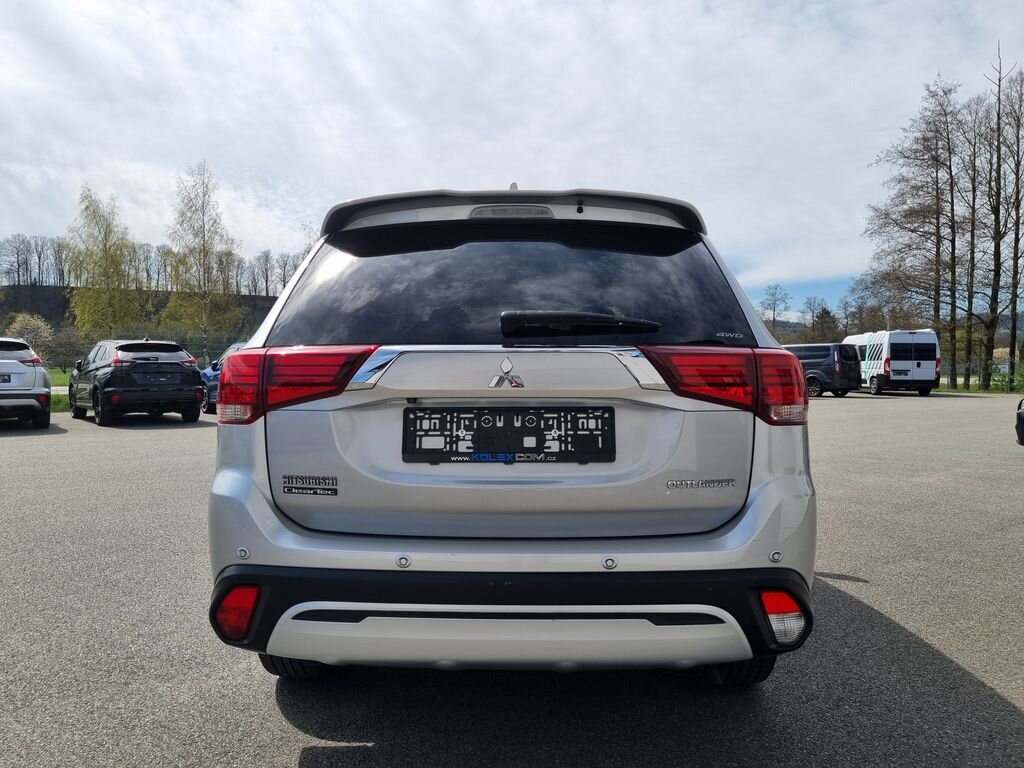 Mitsubishi Outlander SUV / Terénní 2,0 l 110 kw